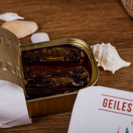 Geiles Dosen-Futter S-Point-Style: Pikante Sardinen in Piri-Piri Pflanzenöl im Detail Geiles Dosen-Futter S-Point-Style: Pikante Sardinen in Piri-Piri Pflanzenöl im Detail